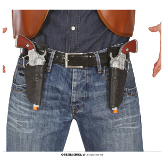 Dve pištole s puzdrami